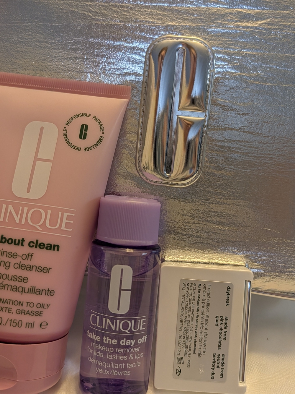 Clinique Bundle - Foaming Cleanser, Makeup Remover, Eyeshadow, Compartmented Bag